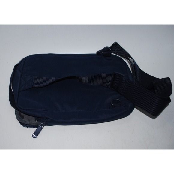 DVC Member Disney Vacation Club Navy Crossbody Sling Bag and Magnet - Picture 5 of 5